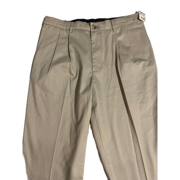 CLASSIC PLEATED SIZE 32X29 NWT MADE BY LEVI STRAUSS DOCKERS KHAKI PANTS! - Picture 2 of 7